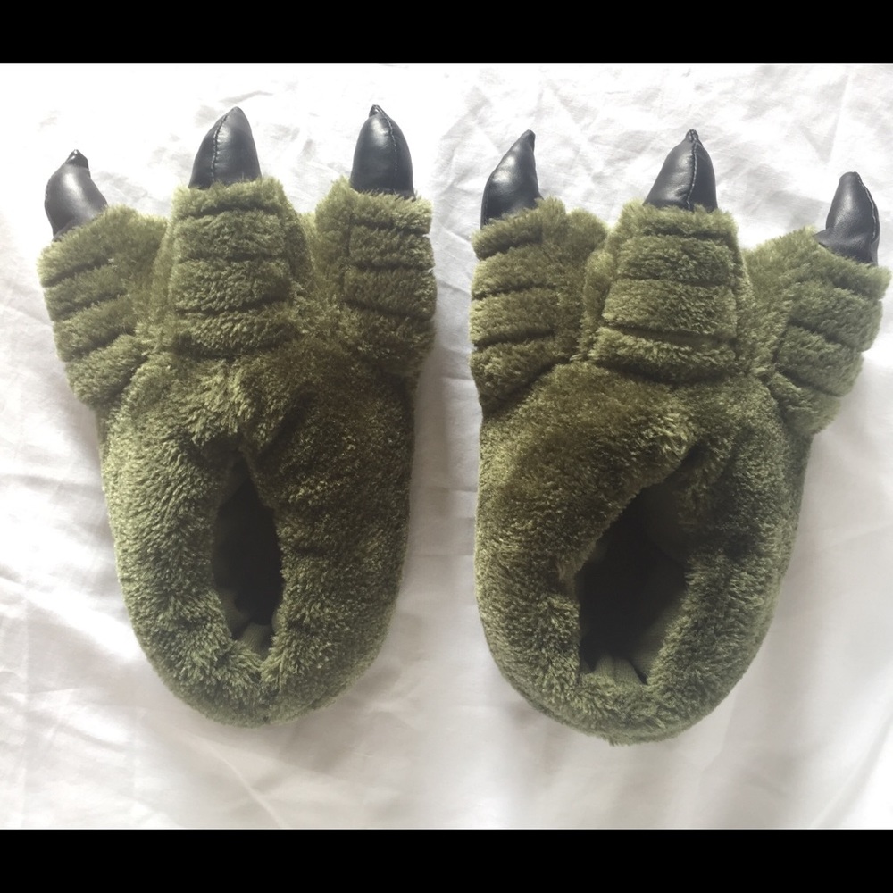 NWOT Kids Gator / Dino slippers